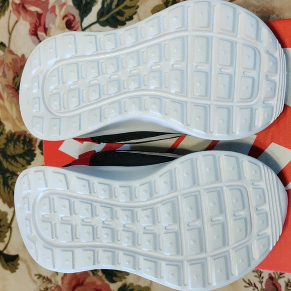 Nike Reposto - Picture 6 of 7